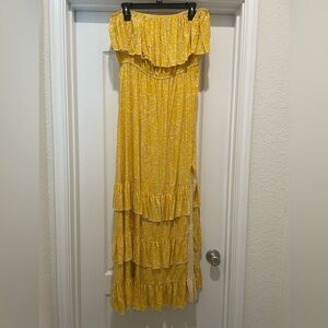 *BEAUTIFUL STRAPLESS RUFFLE MAXI DRESS*